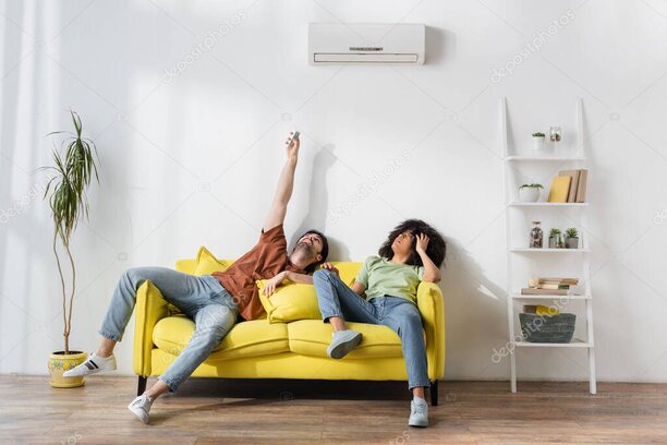 Climatizzatore installato in un soggiorno moderno