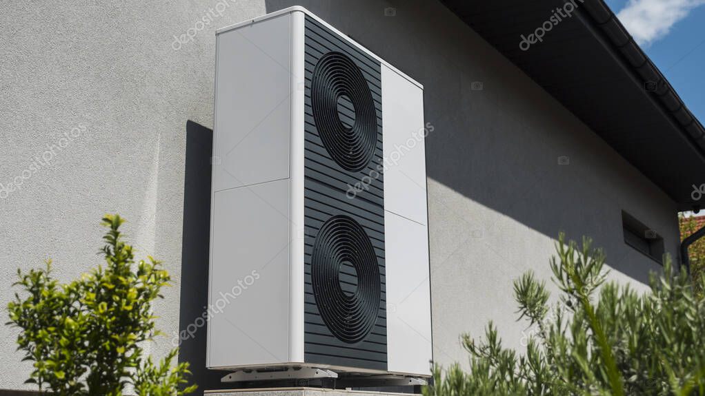 Pompa di calore aria-acqua installata all esterno di un edificio